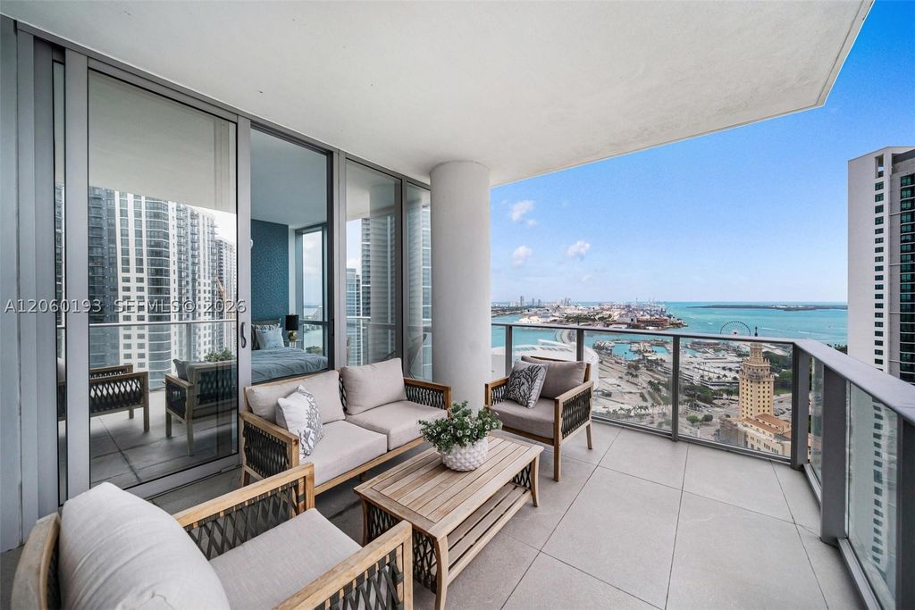 851 NE 1st Ave 2911, Miami, FL 33132