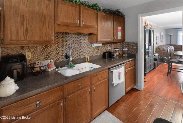 705 Donard Park Ave, Louisville, KY 40218