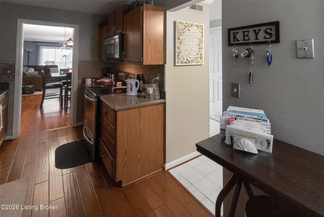 705 Donard Park Ave, Louisville, KY 40218