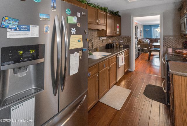 705 Donard Park Ave, Louisville, KY 40218