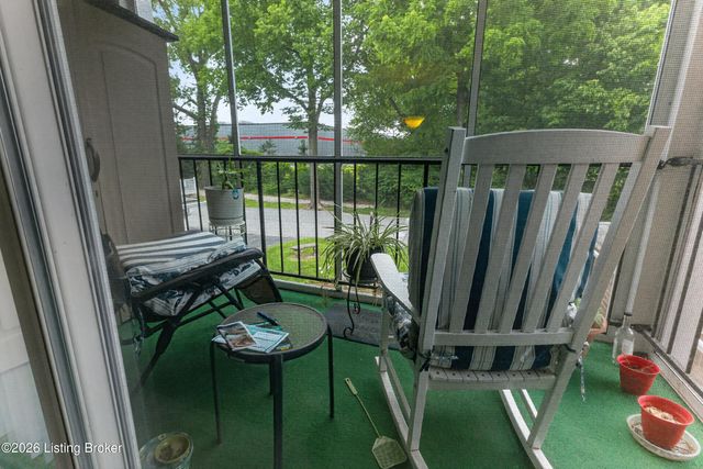 705 Donard Park Ave, Louisville, KY 40218
