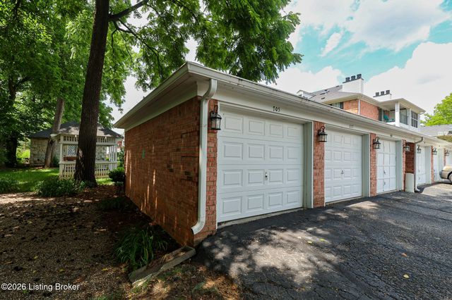 705 Donard Park Ave, Louisville, KY 40218