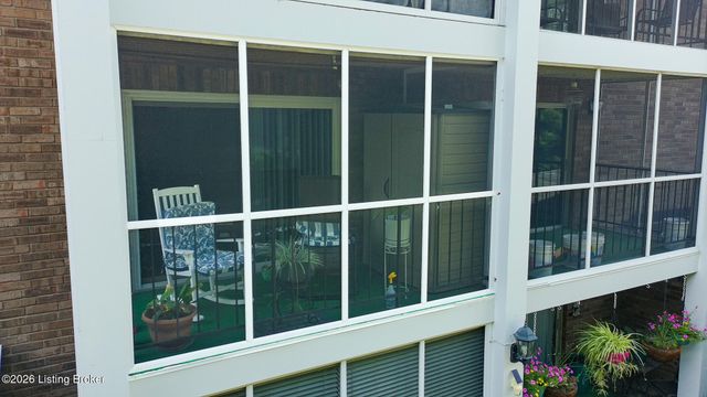 705 Donard Park Ave, Louisville, KY 40218