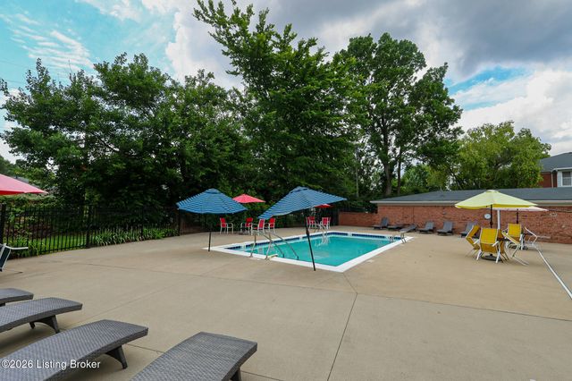 705 Donard Park Ave, Louisville, KY 40218