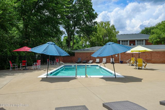 705 Donard Park Ave, Louisville, KY 40218