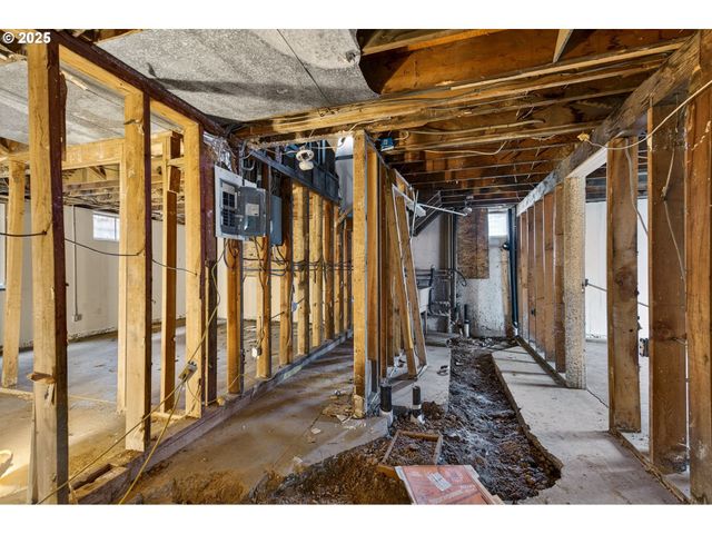 7827 N DENVER Ave, Portland, OR 97217