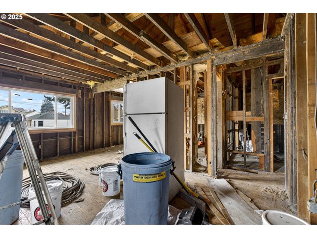 7827 N DENVER Ave, Portland, OR 97217