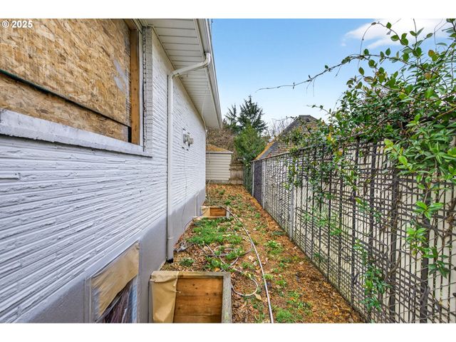 7827 N DENVER Ave, Portland, OR 97217