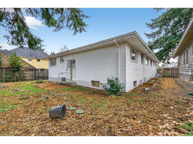 7827 N DENVER Ave, Portland, OR 97217
