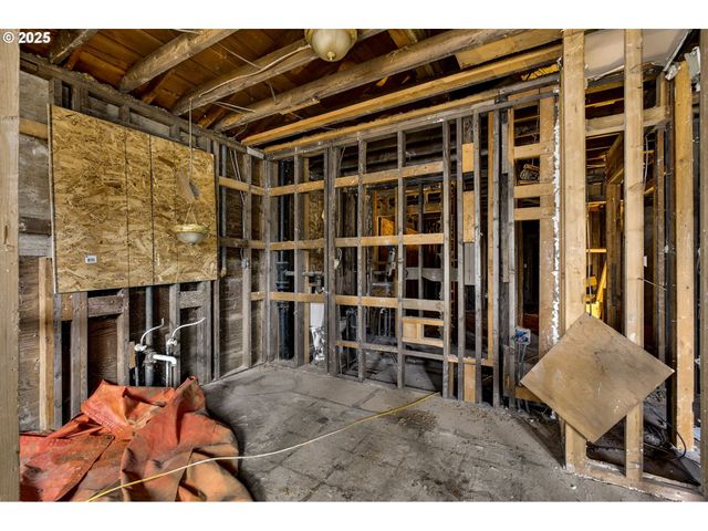 7827 N DENVER Ave, Portland, OR 97217