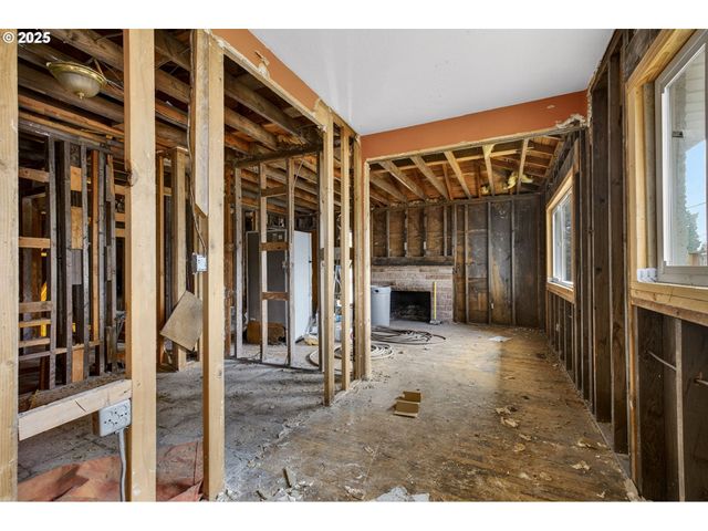 7827 N DENVER Ave, Portland, OR 97217