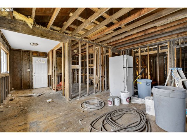 7827 N DENVER Ave, Portland, OR 97217