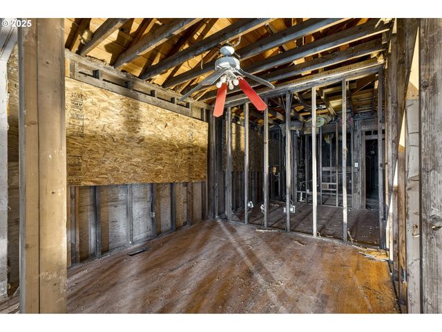 7827 N DENVER Ave, Portland, OR 97217