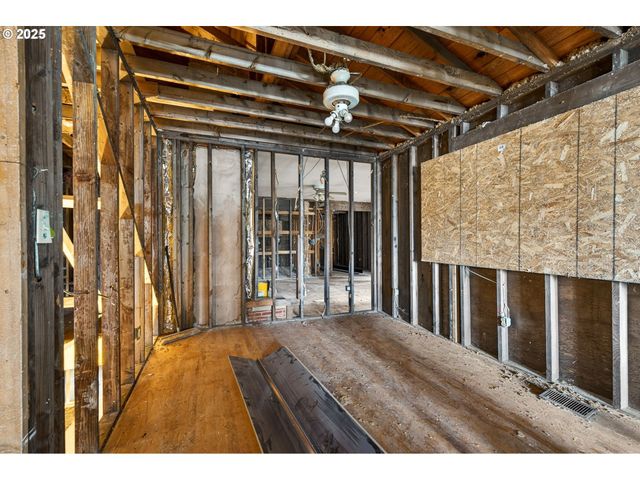 7827 N DENVER Ave, Portland, OR 97217