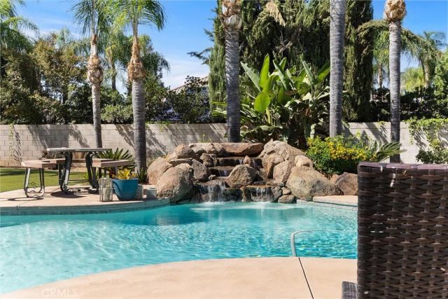 12614 Clay Creek Court, Bakersfield, CA 93312