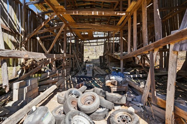 486 Cloud High Road, Duffield, VA 24244