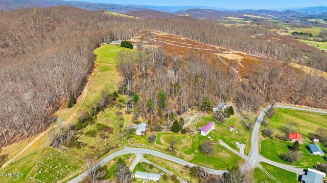 486 Cloud High Road, Duffield, VA 24244