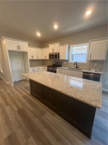 1600 Cottonwood Creek Avenue 8, Kearney, MO 64060
