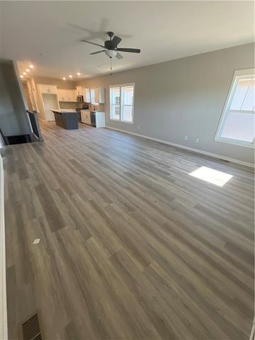 1600 Cottonwood Creek Avenue 8, Kearney, MO 64060