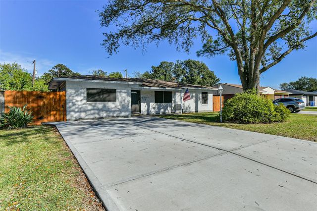 2010 15th Avenue N, Texas City, TX 77590