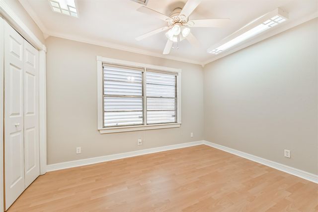 2010 15th Avenue N, Texas City, TX 77590