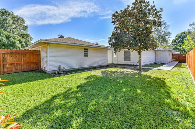 2010 15th Avenue N, Texas City, TX 77590