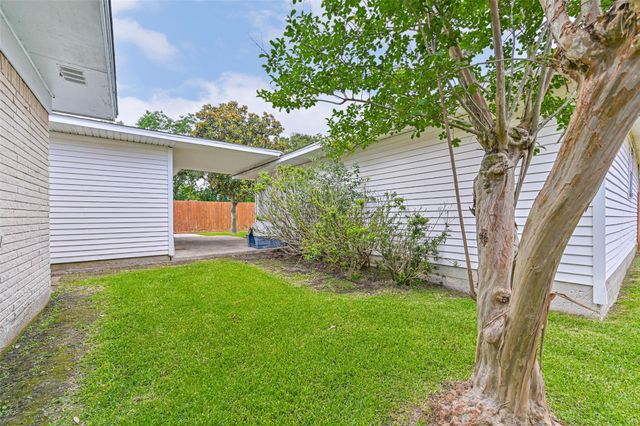 2010 15th Avenue N, Texas City, TX 77590