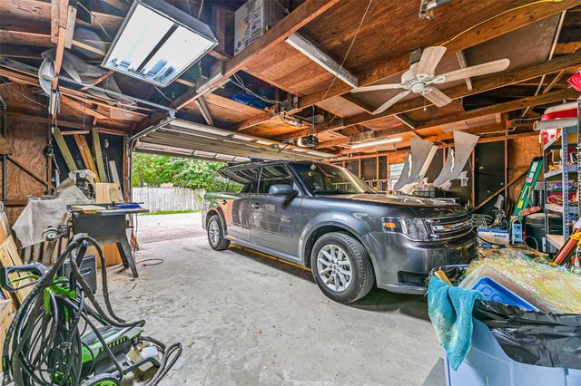 2010 15th Avenue N, Texas City, TX 77590