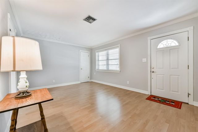 2010 15th Avenue N, Texas City, TX 77590