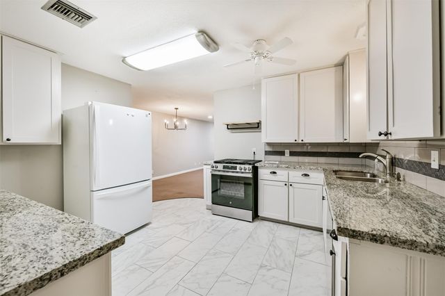 2010 15th Avenue N, Texas City, TX 77590