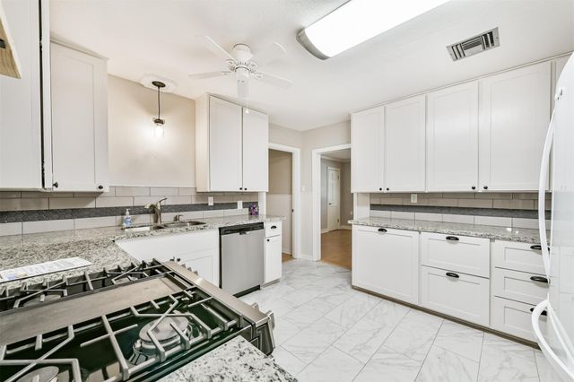 2010 15th Avenue N, Texas City, TX 77590