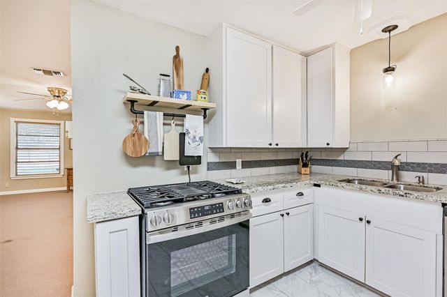 2010 15th Avenue N, Texas City, TX 77590