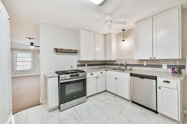 2010 15th Avenue N, Texas City, TX 77590