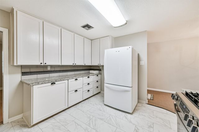 2010 15th Avenue N, Texas City, TX 77590