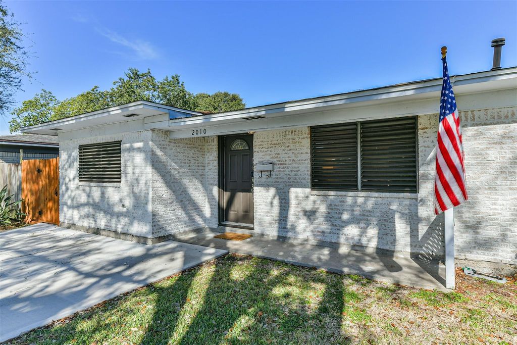 2010 15th Avenue N, Texas City, TX 77590