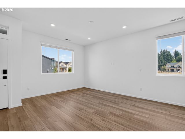 557 Upland Ave, Woodburn, OR 97071