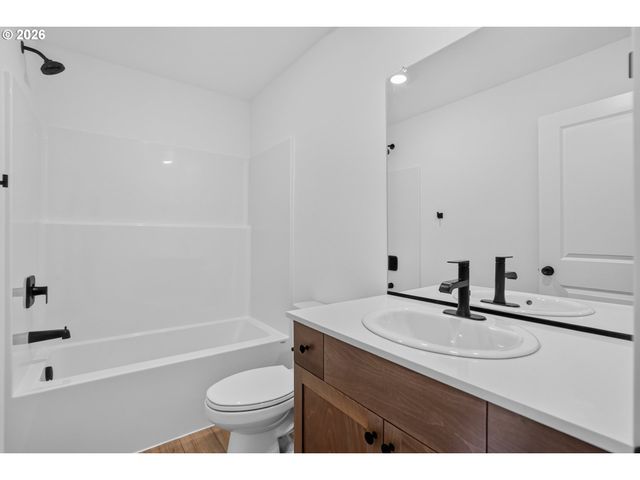 557 Upland Ave, Woodburn, OR 97071