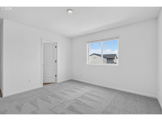 557 Upland Ave, Woodburn, OR 97071