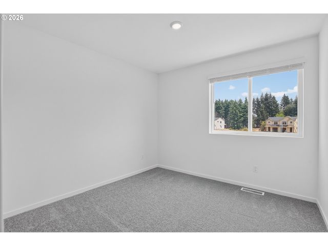 557 Upland Ave, Woodburn, OR 97071