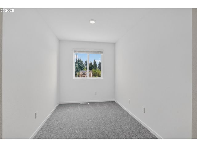 557 Upland Ave, Woodburn, OR 97071