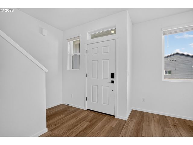 557 Upland Ave, Woodburn, OR 97071