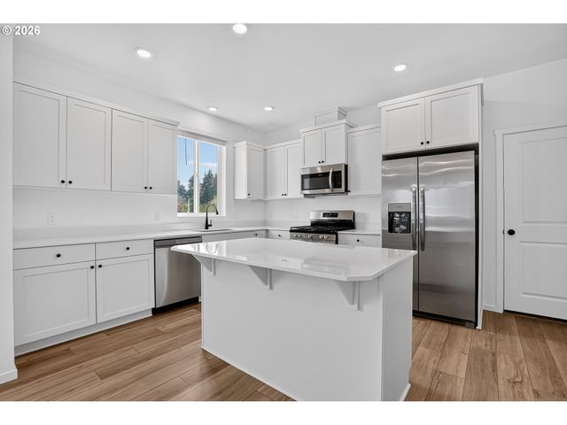 557 Upland Ave, Woodburn, OR 97071
