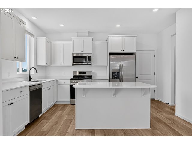 557 Upland Ave, Woodburn, OR 97071
