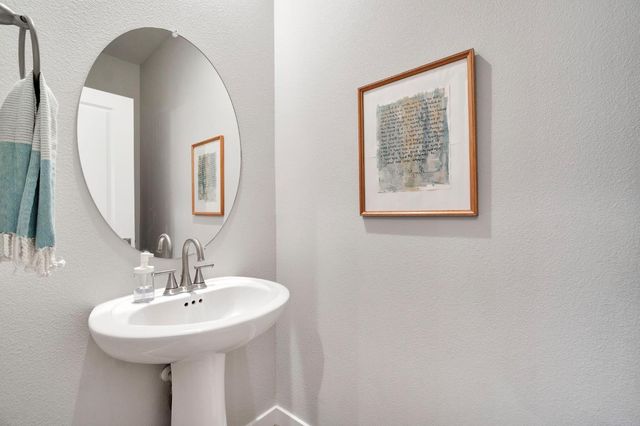 554 Mccaffrey Way, Madera, CA 93636