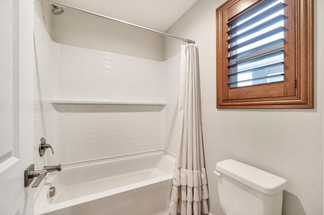 554 Mccaffrey Way, Madera, CA 93636