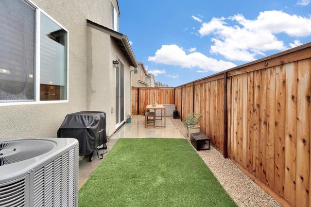 554 Mccaffrey Way, Madera, CA 93636