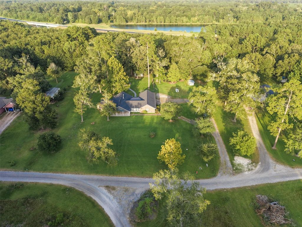 83 County Road 3189c, Cleveland, TX 77327