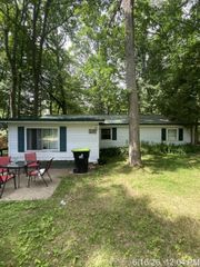 1021 Pocahontas Road, Harrison, MI 48625