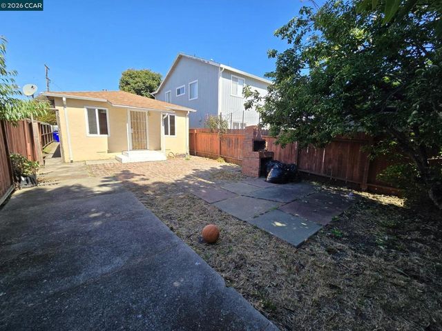 2854 16Th St, San Pablo, CA 94806