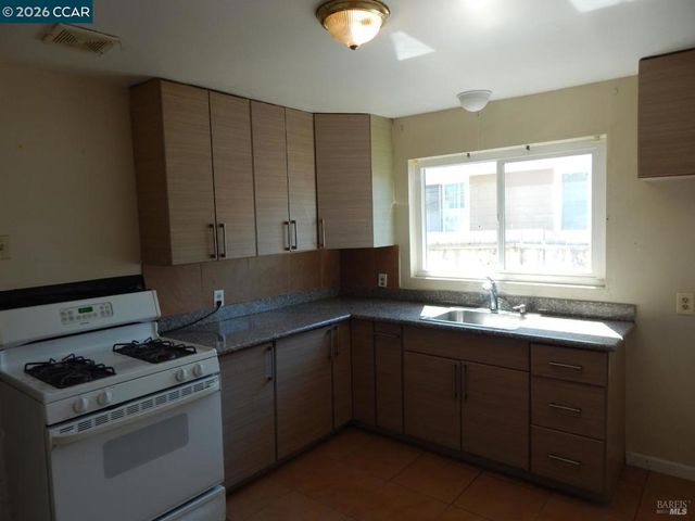 2854 16Th St, San Pablo, CA 94806